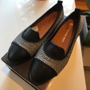 New Bernie Mev Sola pewter flats size 40EU
